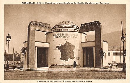 قصر السكك الحديدية والوصلات العظيمة في المعرض الدولي للطاقة الكهرومائية والسياحة في غرونوبل، فرنسا عام 1925